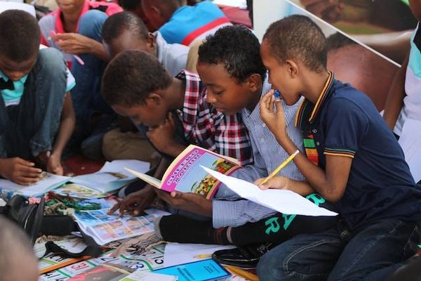 Comment favoriser la lecture et l'écriture chez les enfants grâce à l'apprentissage ludique ?